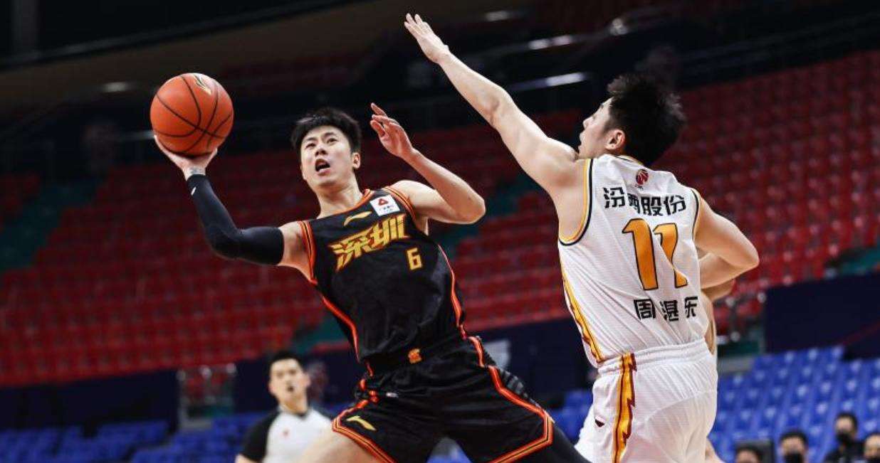 爱游戏中国-包含加时末段广州队调整名单以备欧联，状态回暖环节打磨，底气十足，身体对抗强度拉满的词条