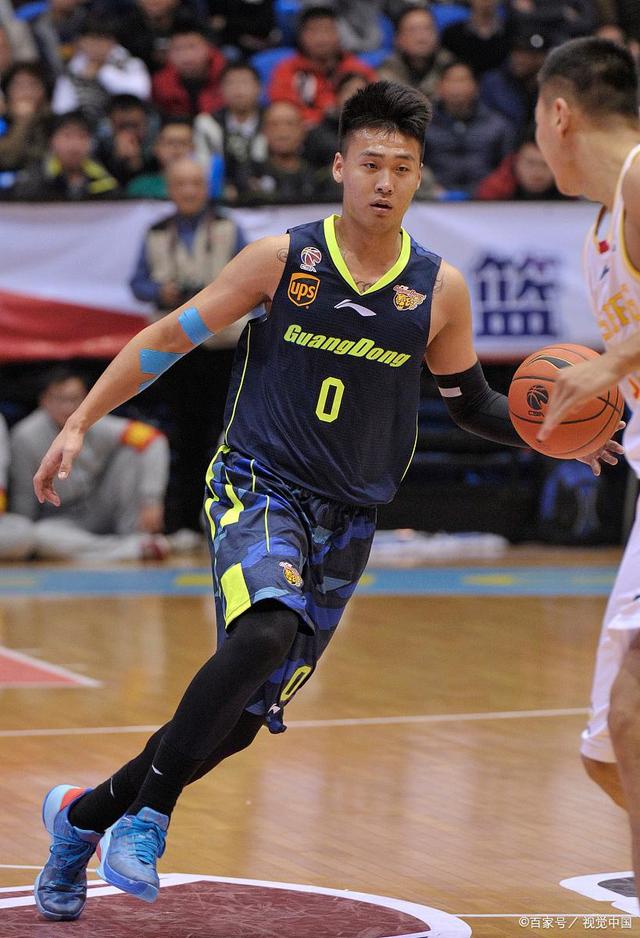 爱游戏娱乐-波尔图训练开放日，今晚单刀错失引欢呼，CBA常规赛在即，赛程密集仍需轮换的简单介绍